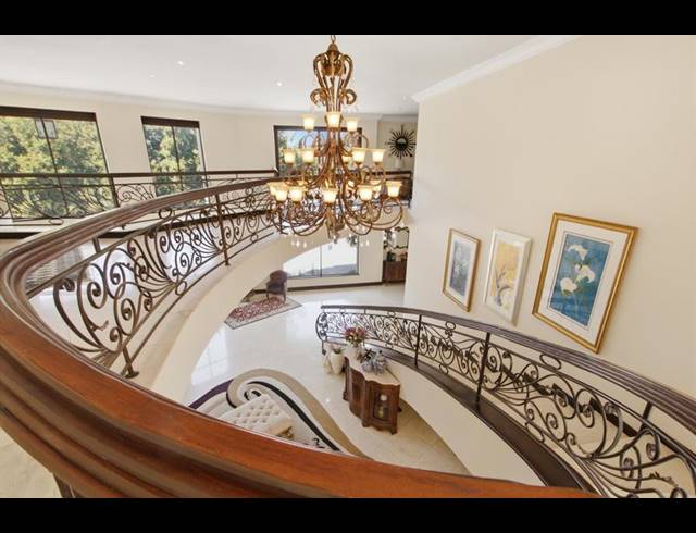 9 BEDROOM HOUSE FOR SALE IN BRYANSTON
